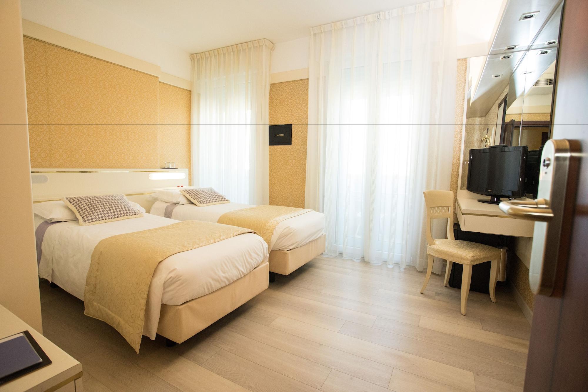 סוטומרינה Hotel Bristol מראה חיצוני תמונה