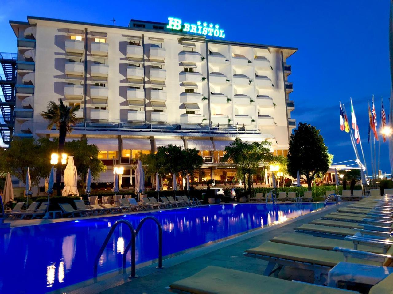 סוטומרינה Hotel Bristol מראה חיצוני תמונה